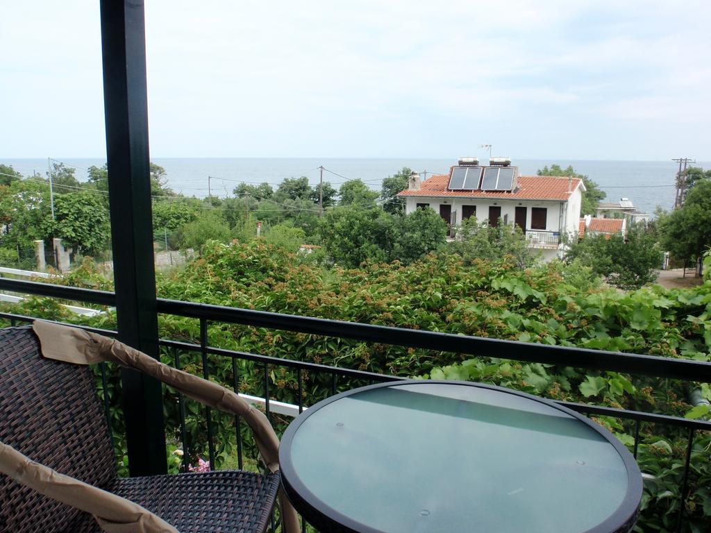 Petrouda'S Apartments ซาโมทราคี ภายนอก รูปภาพ
